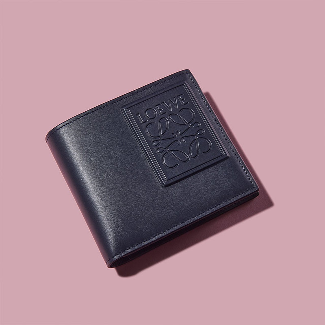LOEWE】注目は日本限定カラー。春に大人が狙うべきロエベの「財布」3選