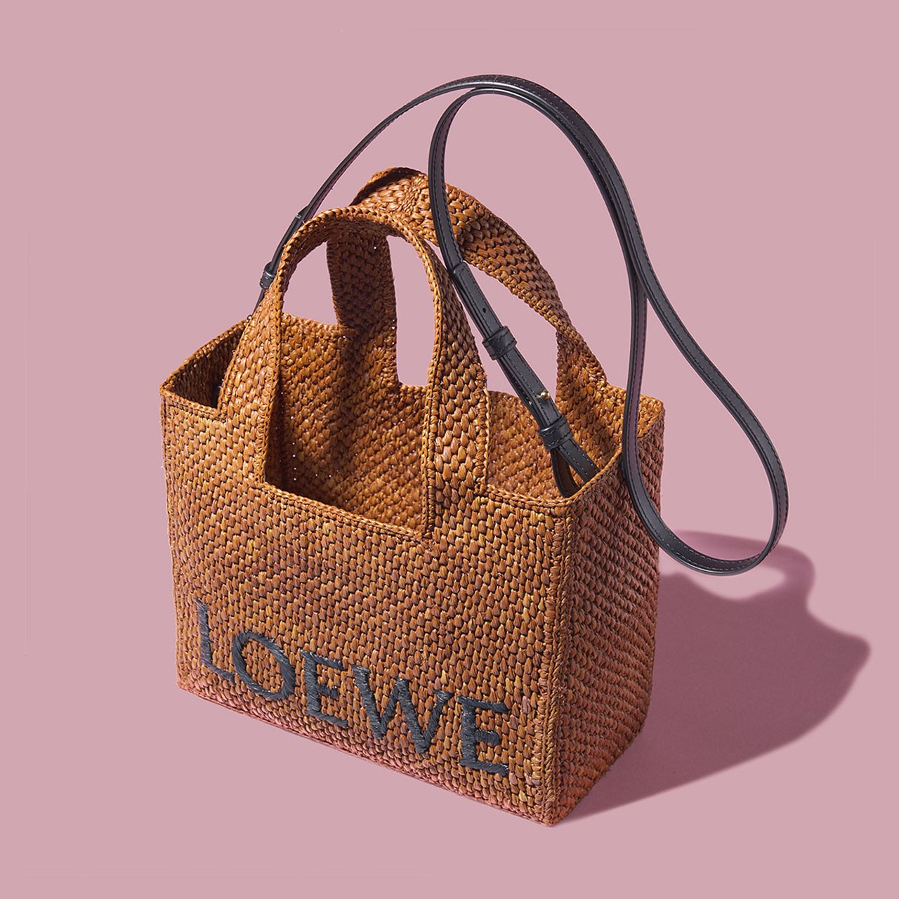 LOEWE】ロエベで4月に大人が買うべき5選。人気の「パズルトート」が夏