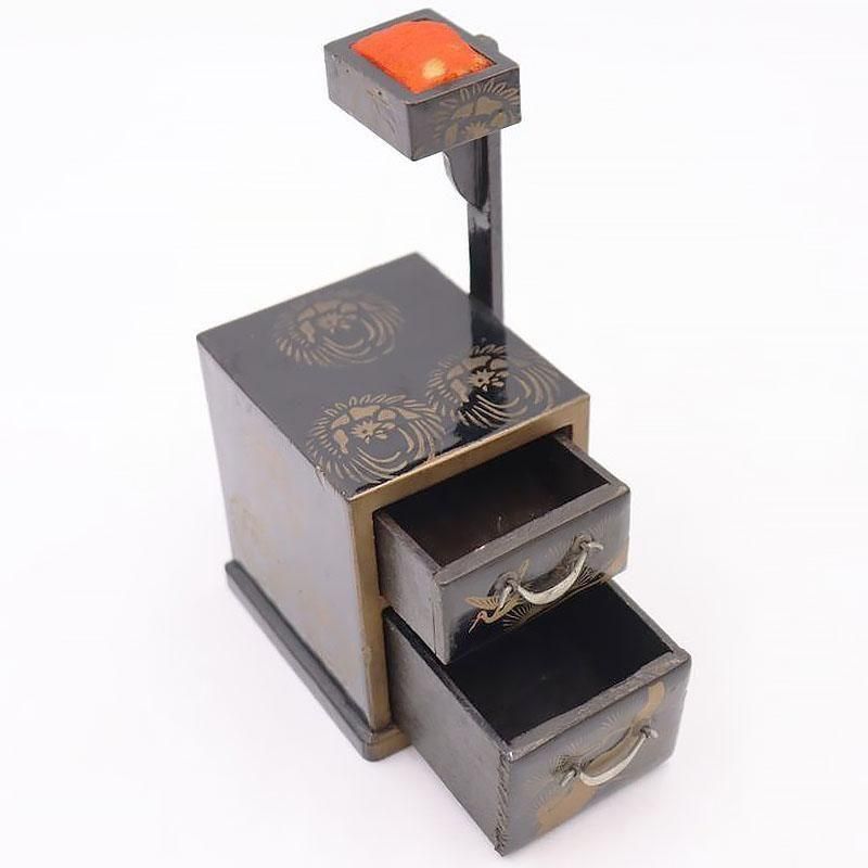 雛道具 黒塗 ミニチュア 針山付きお針箱 大正時代 黒塗り 木製