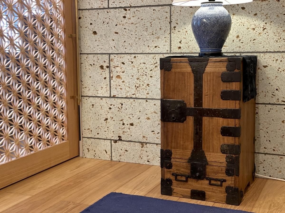 総桐行商（背負）箪笥 / Peddler's Paulownia Chest - OKURA ORIENTAL