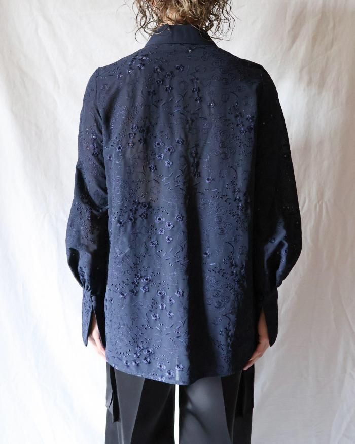 Mame Kurogouchi：Triacetate Georgette Floral Embroidery Top - NAVY