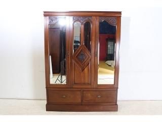 イギリス製アンティークのワードローブ・衣装タンス｜木製収納家具