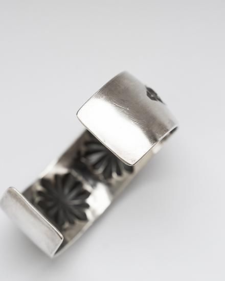 Indian Jewelry】Navajo『NORA TAHE』Stamped Wide Bangle
