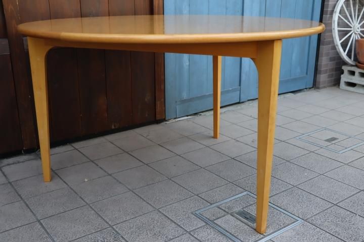 稀少◇IDEE(イデー)の長大作デザインのダイニングテーブルです。現在は