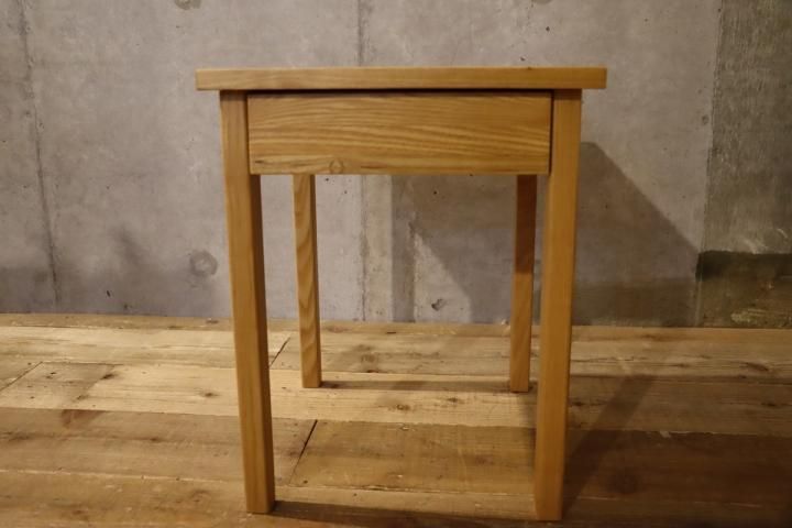 無印良品(MUJI)の人気のタモ材 サイドテーブルです！無垢ならではの