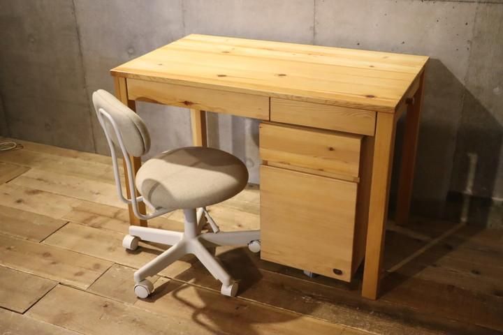 無印良品(MUJI)のパイン材シリーズのパーソナルデスク＆キャビネット