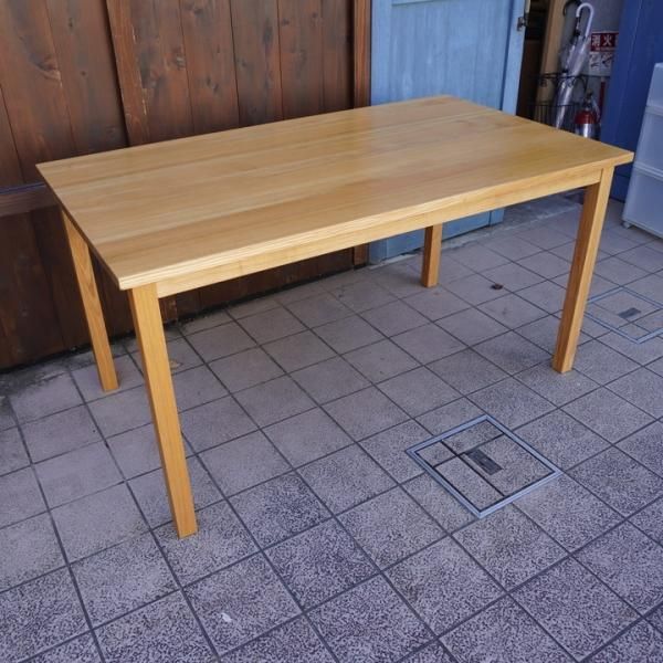 無印良品(MUJI)の希少なタモ材 ダイニングテーブル 140cmです