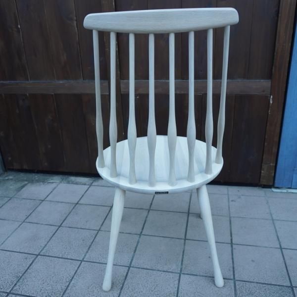 karimoku(カリモク家具)のウィンザーチェア2脚セットです。ゆったりと