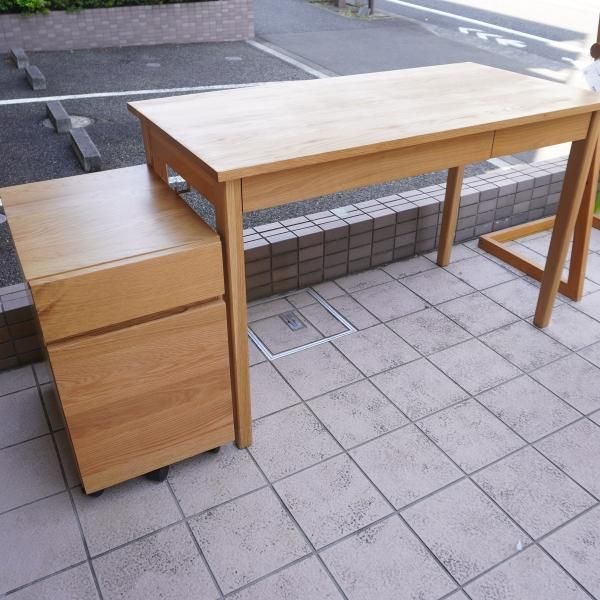 人気のMUJI(無印良品)のオーク無垢材 デスクワゴンです！シンプルで