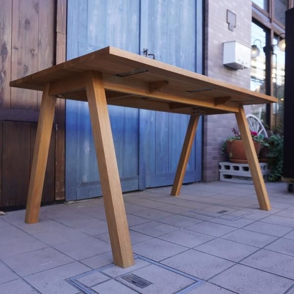 unico(ウニコ)のELEMT(エレムト)シリーズのダイニングテーブル/W1400