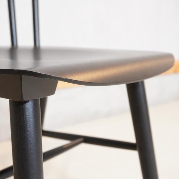 TON(トン)のIronica ウィンザーチェア2脚セットです。レストランや