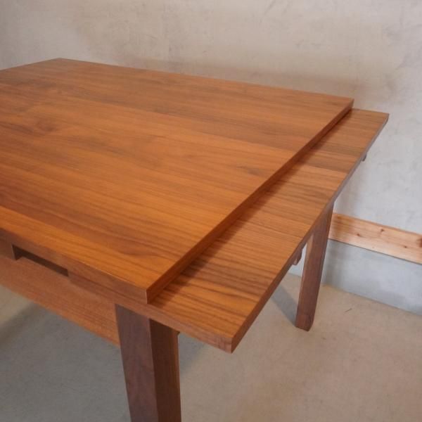 無印良品(MUJI)のウォールナット材 エクステンションテーブルです