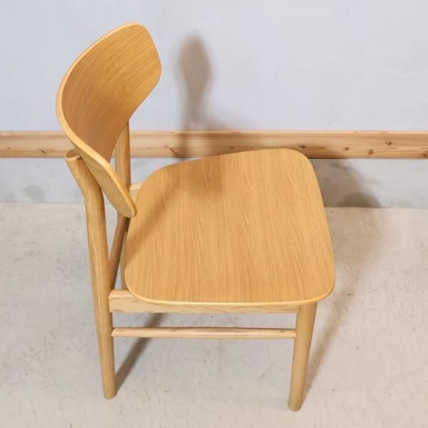 人気の無印良品(MUJI)のオーク材を使用したラウンドチェアーです。北欧