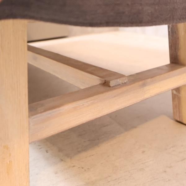 unico(ウニコ)の木目を際立たせ、ホワイトウォッシュ塗装が魅力のMANOA