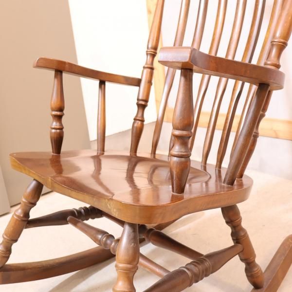 Shin Lee（シンリー）のウィンザータイプのロッキングチェアです