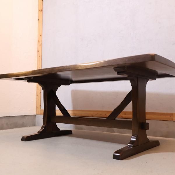 飛騨の家具メーカーKASHIWA(柏木工)のナラ無垢材を使用したダイニング