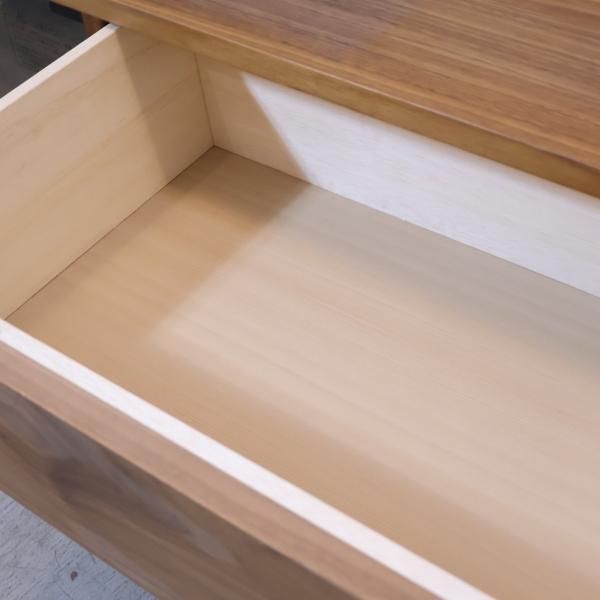 人気の無印良品(MUJI)のウォールナット材 テレビボードです。スッキリ