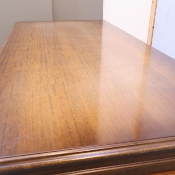 Karimoku(カリモク家具)の人気シリーズCOLONIAL(コロニアル)の両袖