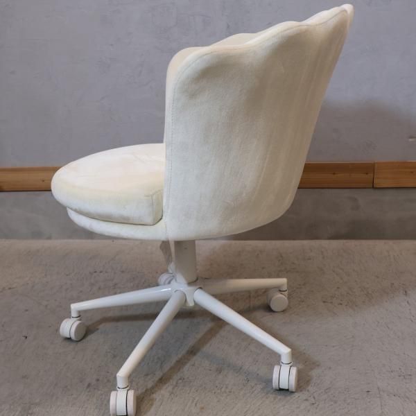 人気のFrancfranc(フランフラン)のシェル デスクチェアです。貝殻を