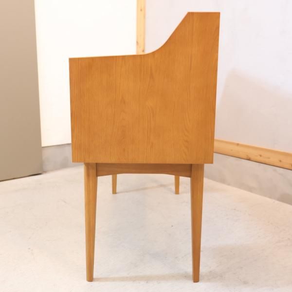 unico(ウニコ)のSIGNE(シグネ)シリーズのドレッサーです。オーク材の