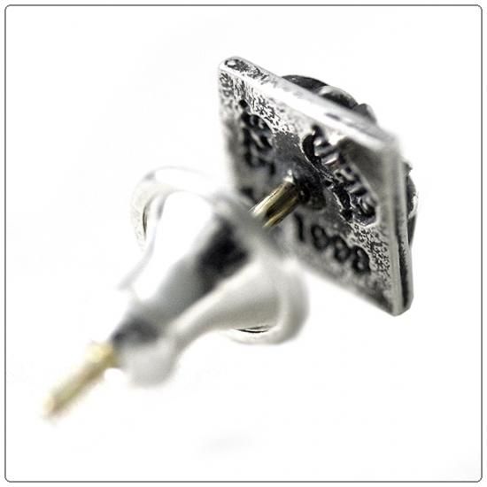クロムハーツ（Chrome Hearts）ピアス スタッド ピラミッドプラス