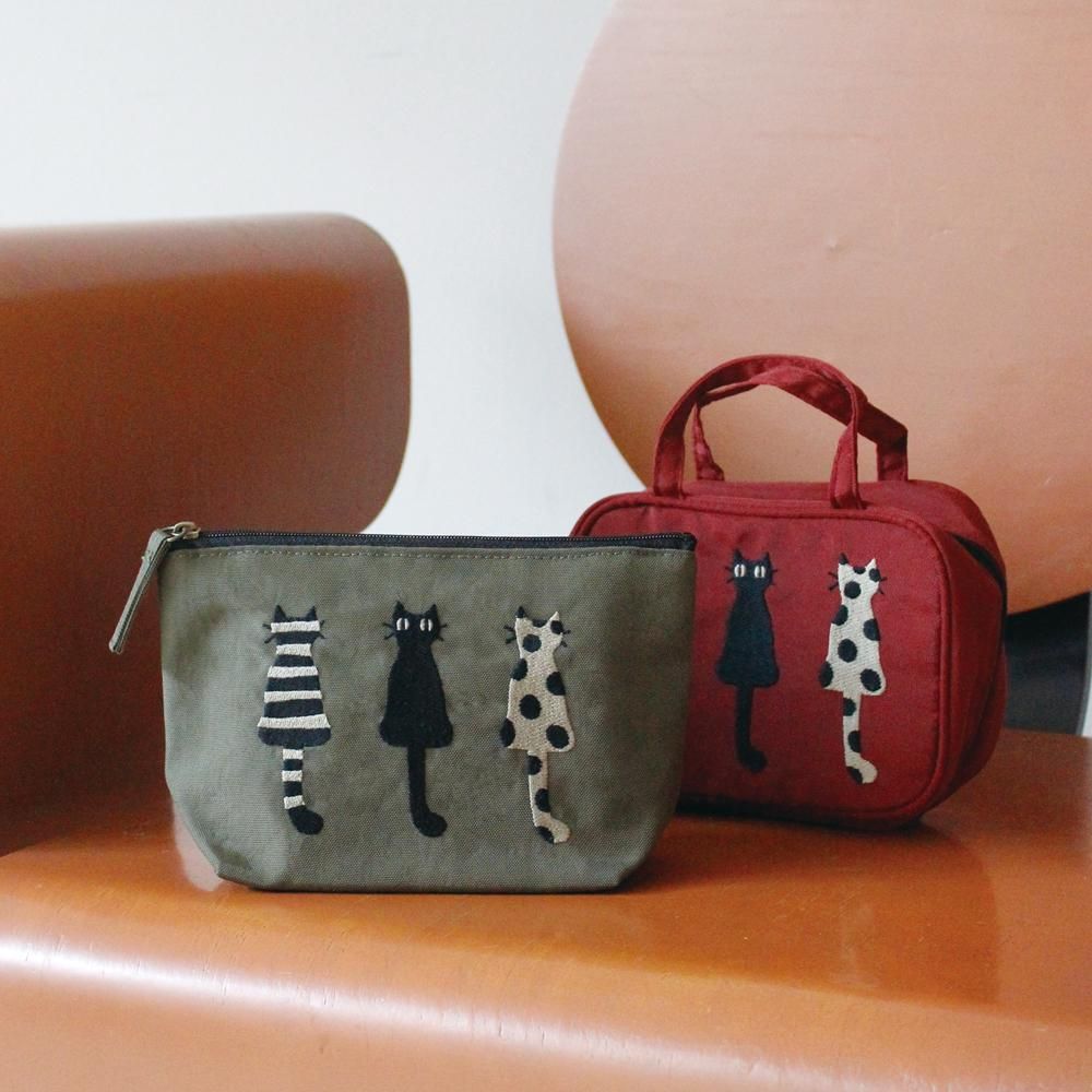 仲良し猫 刺繍Tマチ付ポーチ （カーキ）(完売) - Atsuko Matano 公式