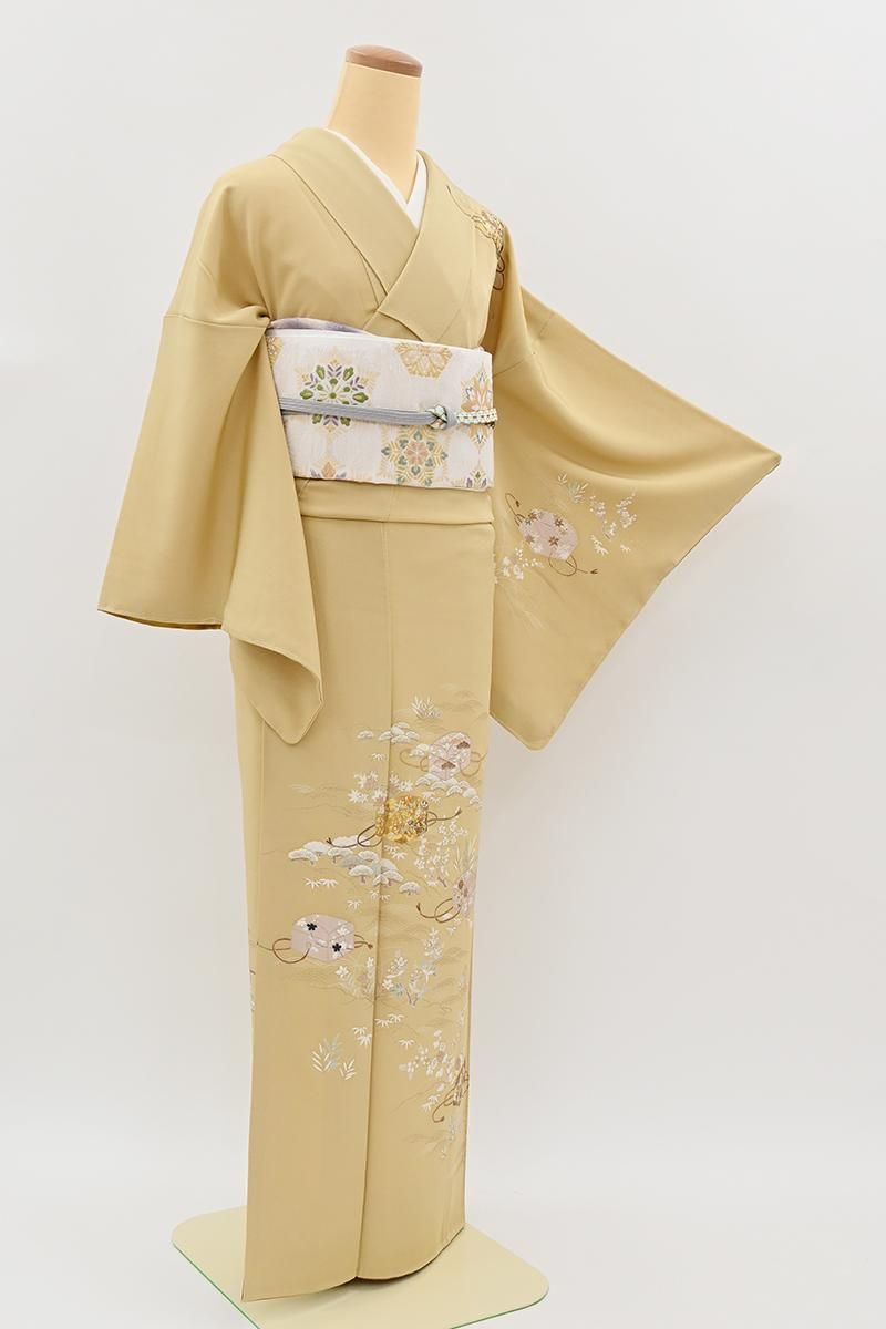 銀座【B-4329】訪問着 淡い深支子色 四季花に文箱の図 :身丈152.5/裄