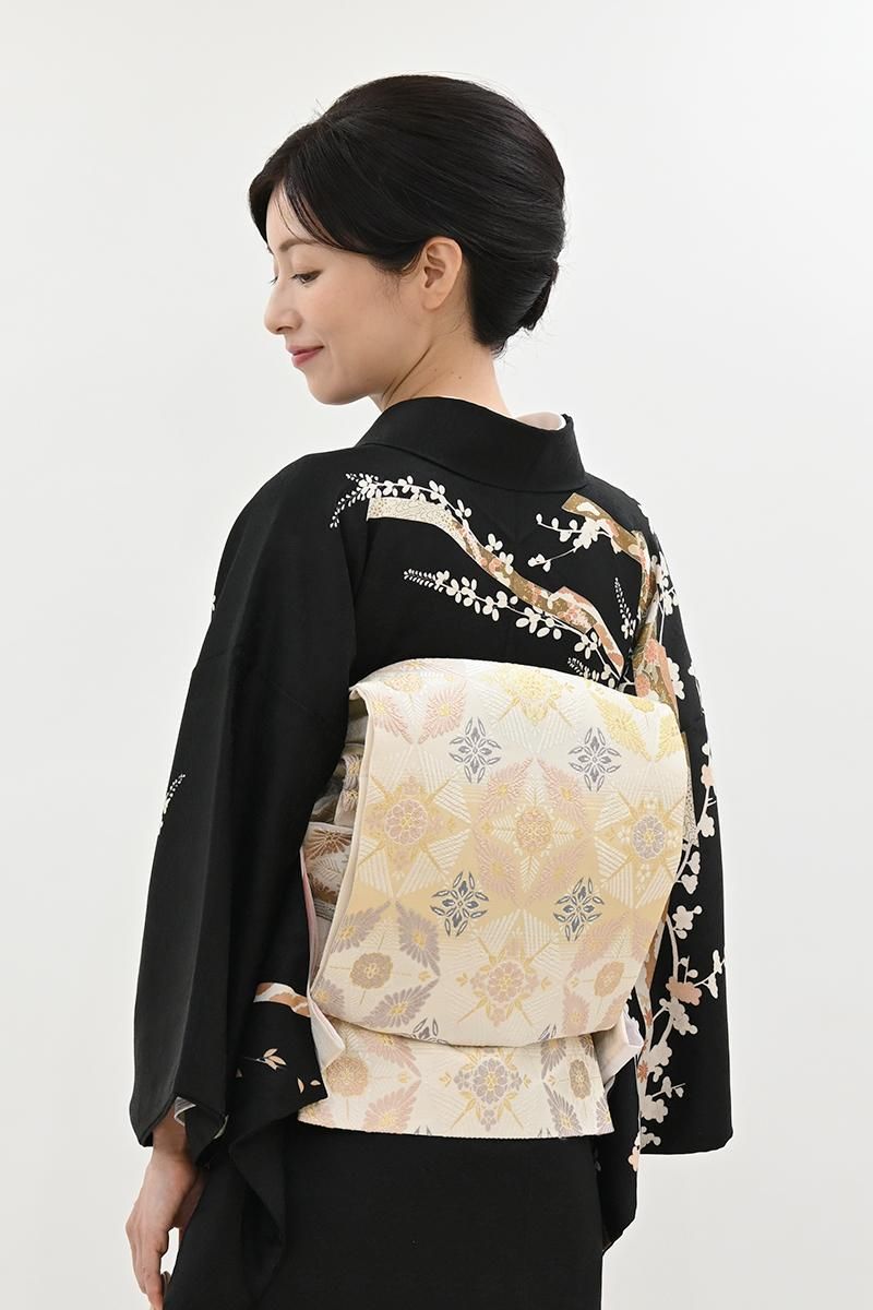 銀座【L-8497】袋帯 鳥の子色×乳白色 吉祥菊松文 - 銀座きもの青木