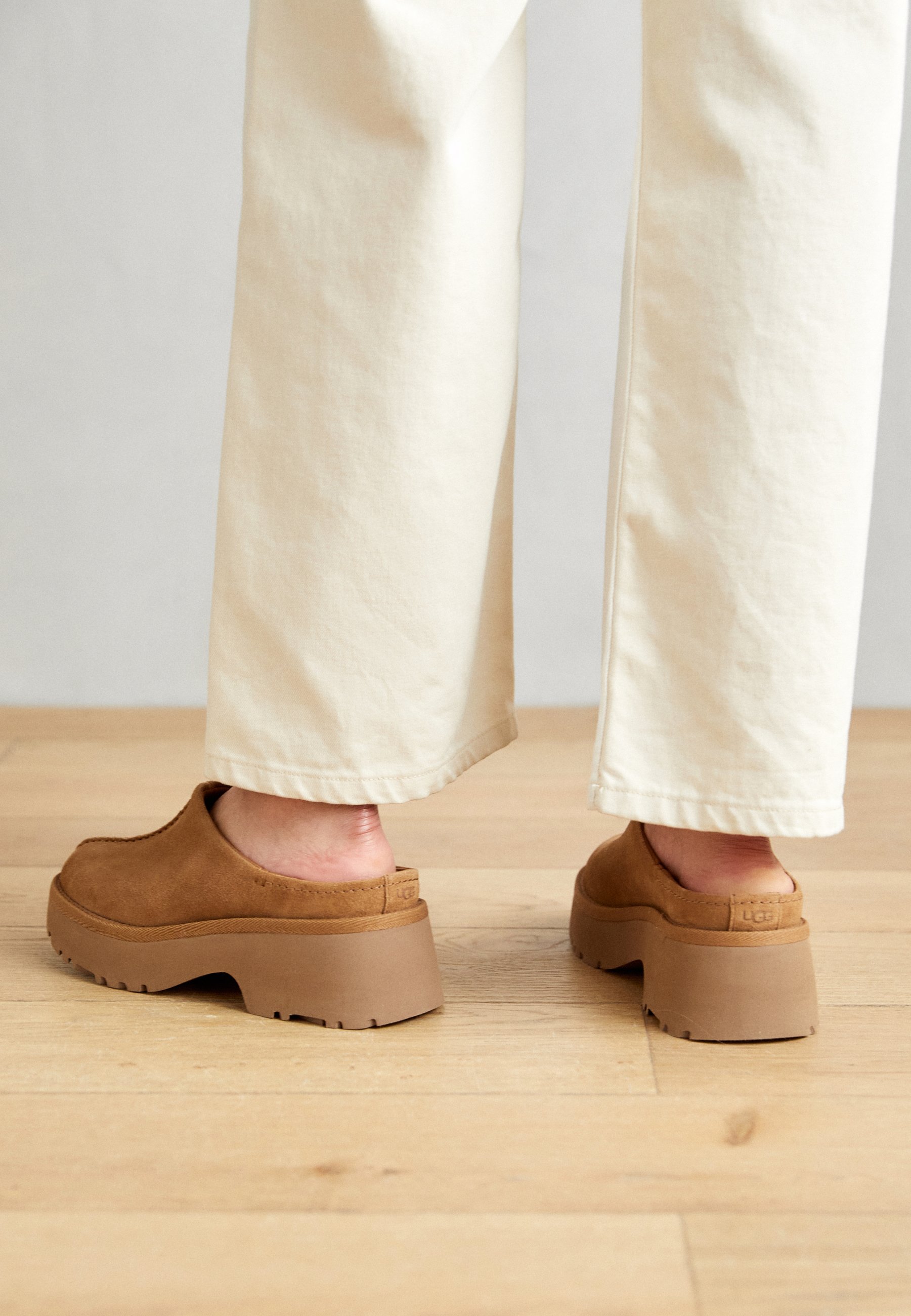 UGG NEW HEIGHTS - Heeled mules - chestnut/cognac - Zalando.co.uk