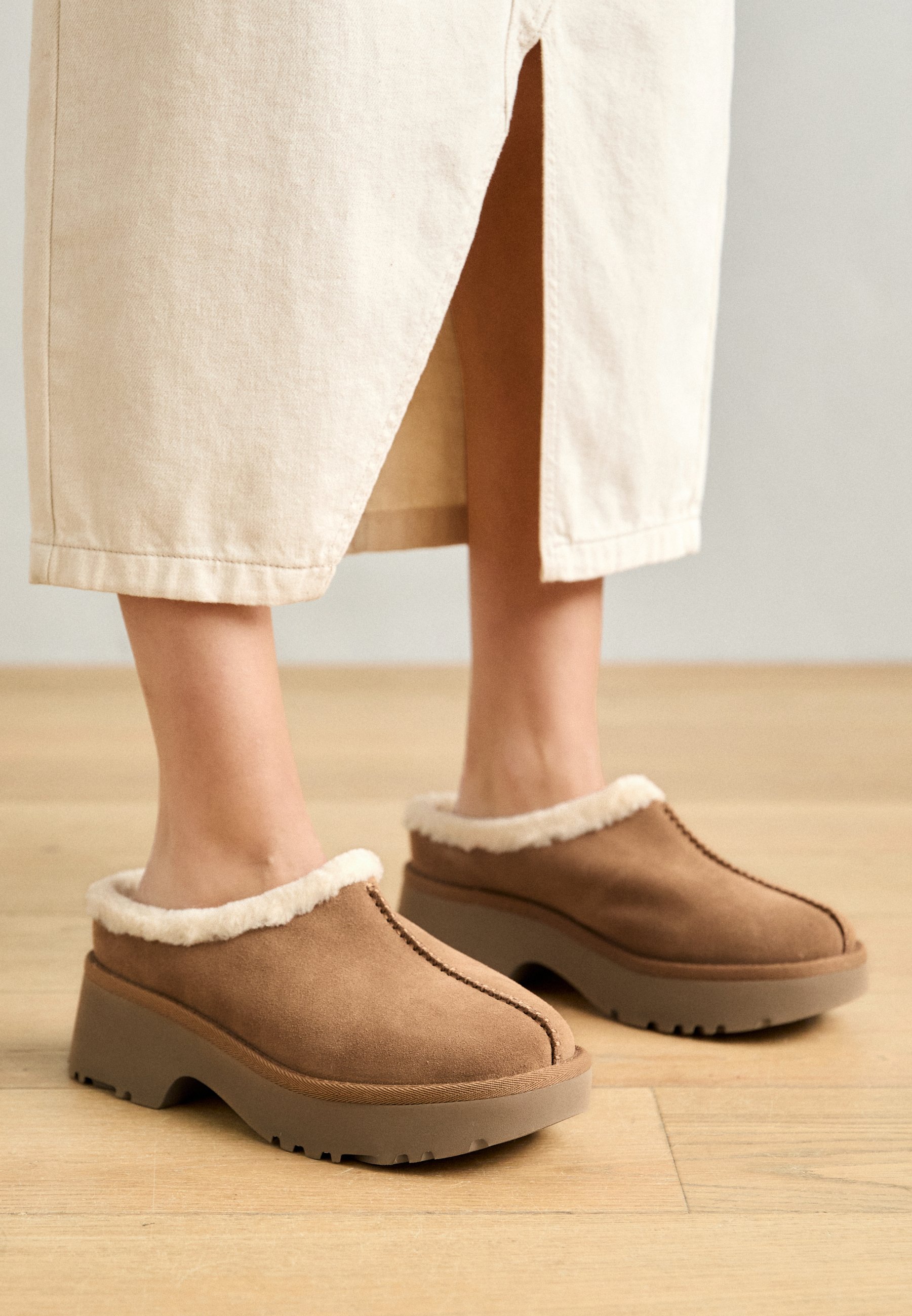 UGG NEW HEIGHTS COZY - Heeled mules - chestnut/cognac - Zalando.co.uk