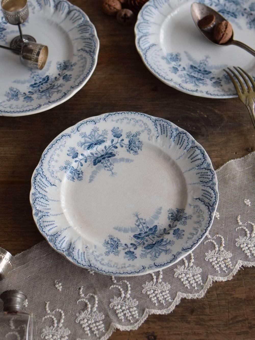 立体的な縁周りに繊細な絵柄が優雅なサンタマンの食器 - Antiques