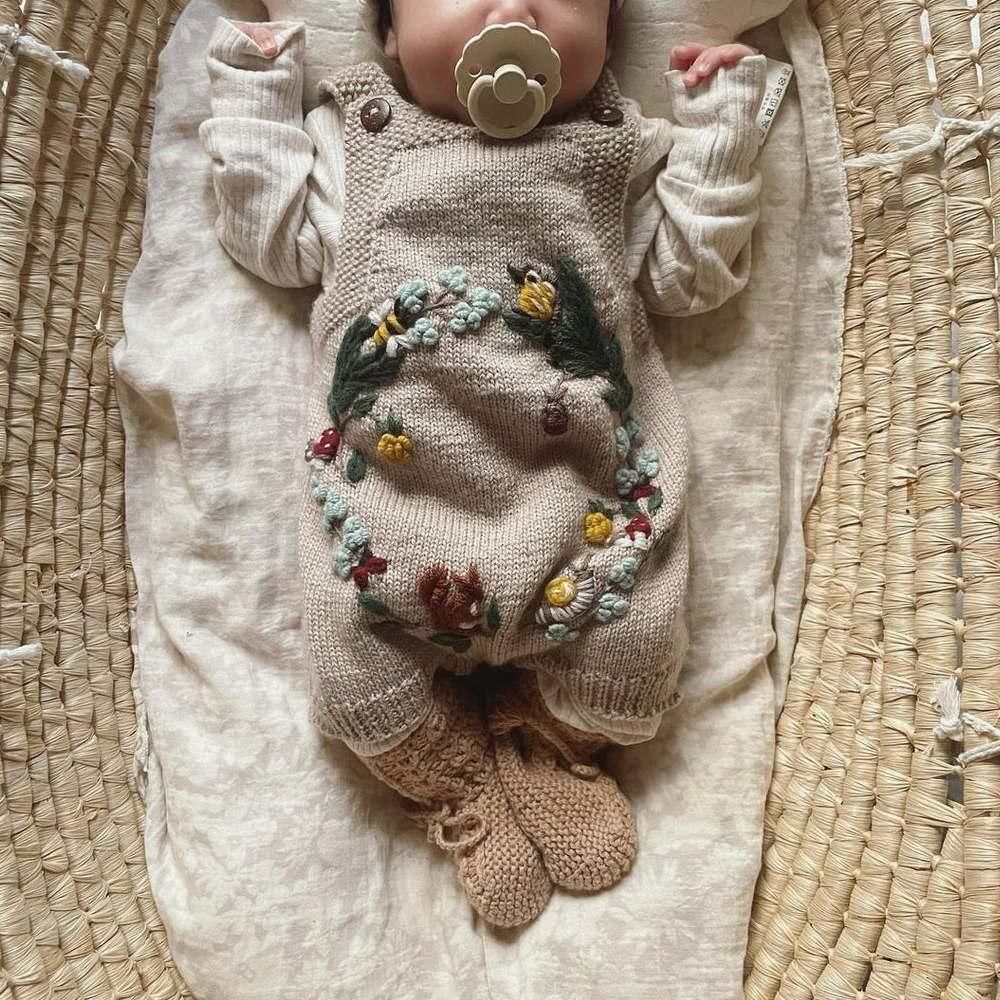 Shirley Bredal ベビーロンパース / Woodland Romper - Oats - cuccu