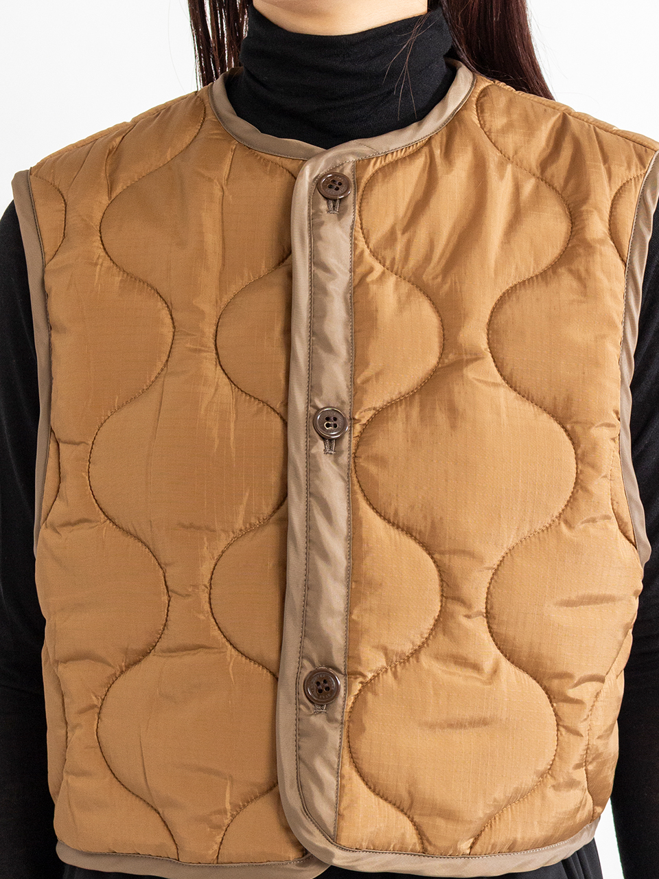 QUILTED CROPPED VEST-キルトクロップドベスト-HYKE（ハイク）通販| st