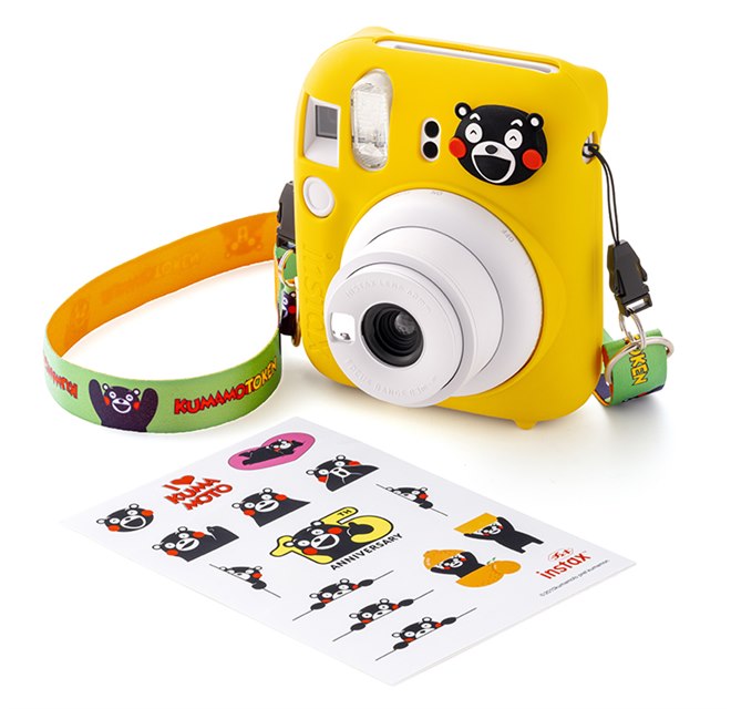 富士フイルム、デコポンカラーの限定モデル「instax mini 12 くまモン