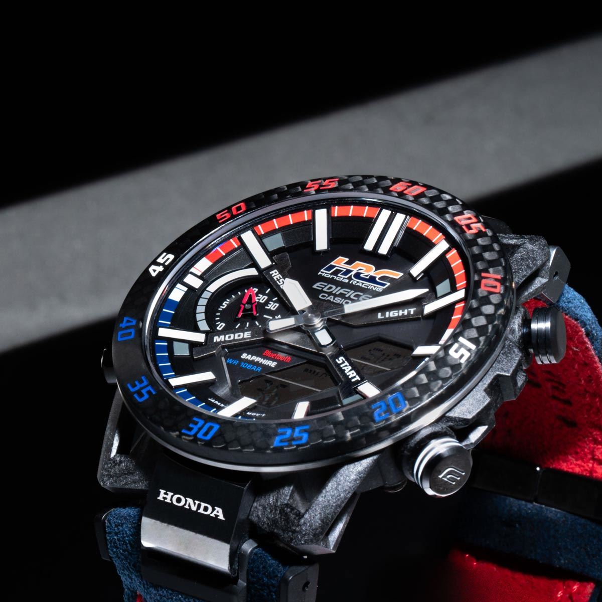 ファン心をくすぐる！ トリコロールに染まったカシオ「エディフィス