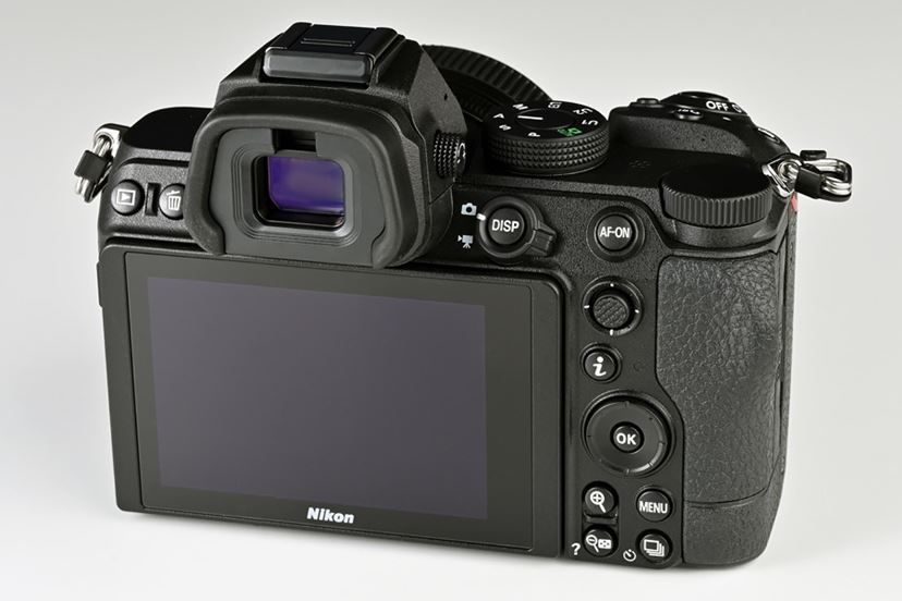 SDダブルスロット仕様の“Z”が出た！ ニコン「Z 5」実機速報レポート