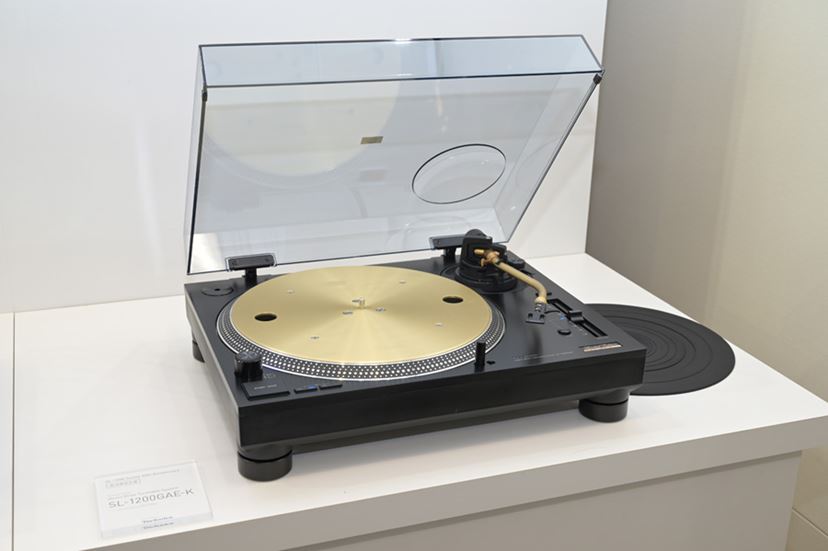 即完売したTechnics「SL-1200GAE」がブラック×ゴールドの限定モデルで