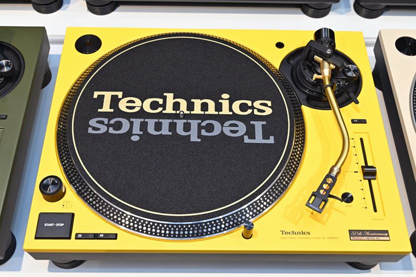 全7色のカラバリ展開！ Technicsの映えるアナログターンテーブル「SL
