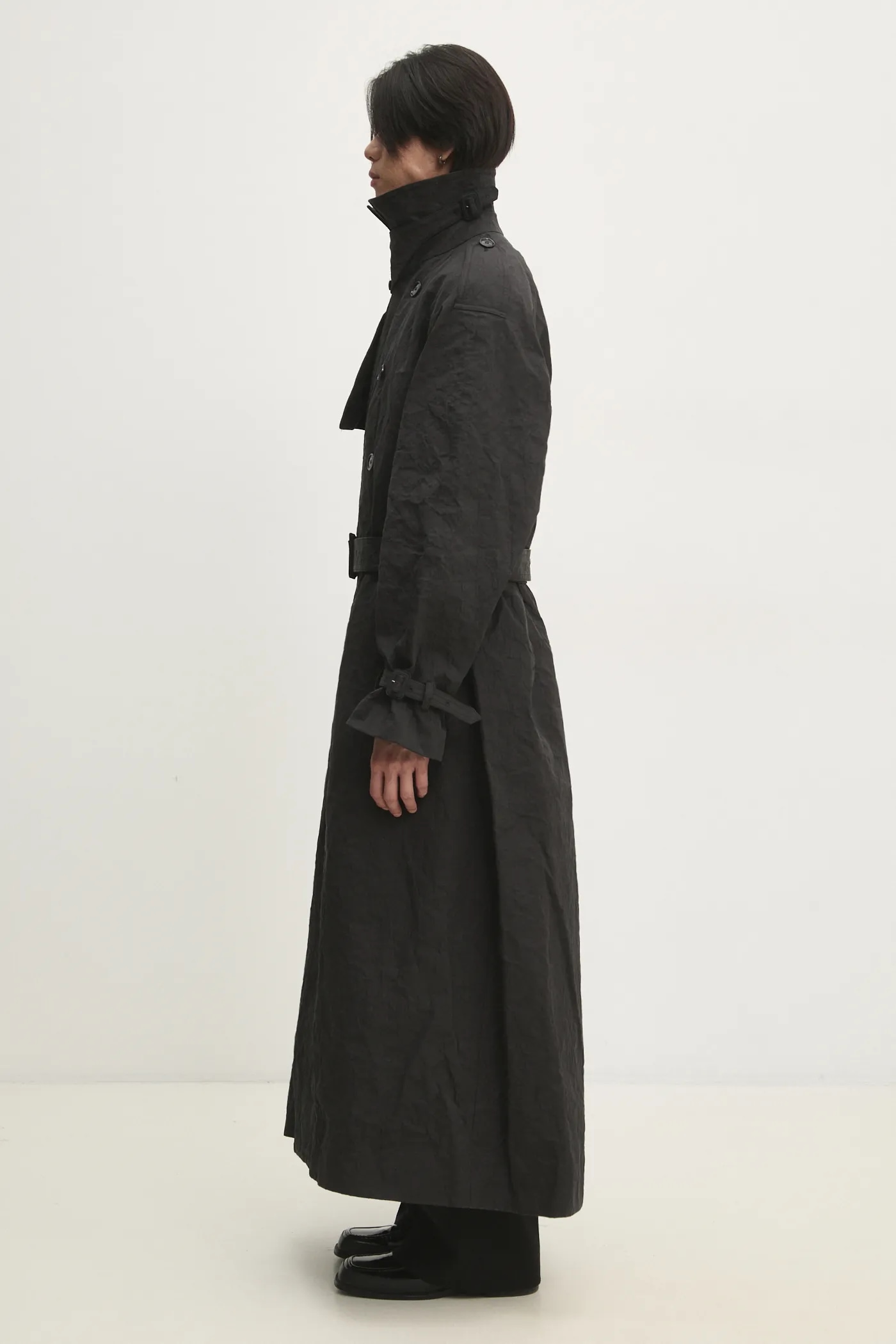 VETEMENTS trench coat Metalized Wrinkled Trenchcoat men's black