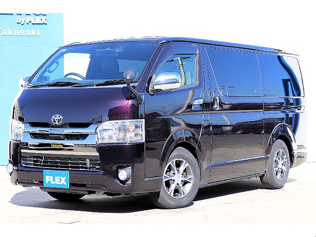 車好きがこだわる】FLEX専用カラーのトヨタ ハイエース専用17インチ