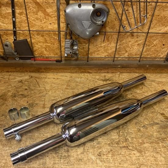 Triumph サイレンサー（オイルインフレームのBSA A65、Triumph T120