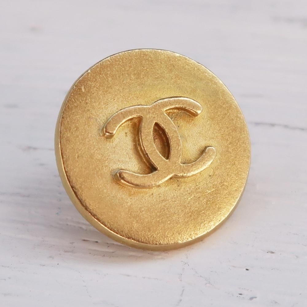 1096 CHANEL（ヴィンテージ シャネル） COCOマーク ボタン ゴールド