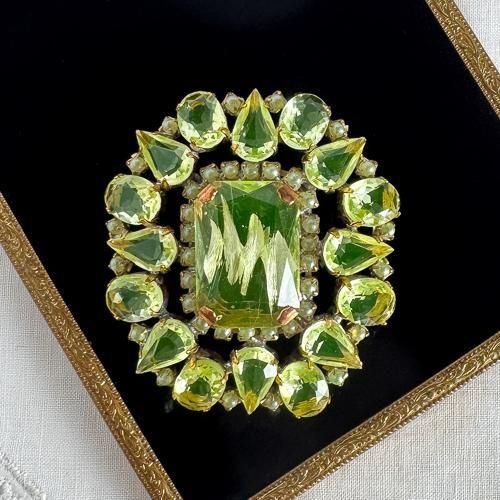 チェコ製 ウランガラスのブローチ 楕円 - チェコ雑貨とチェコ絵本のお