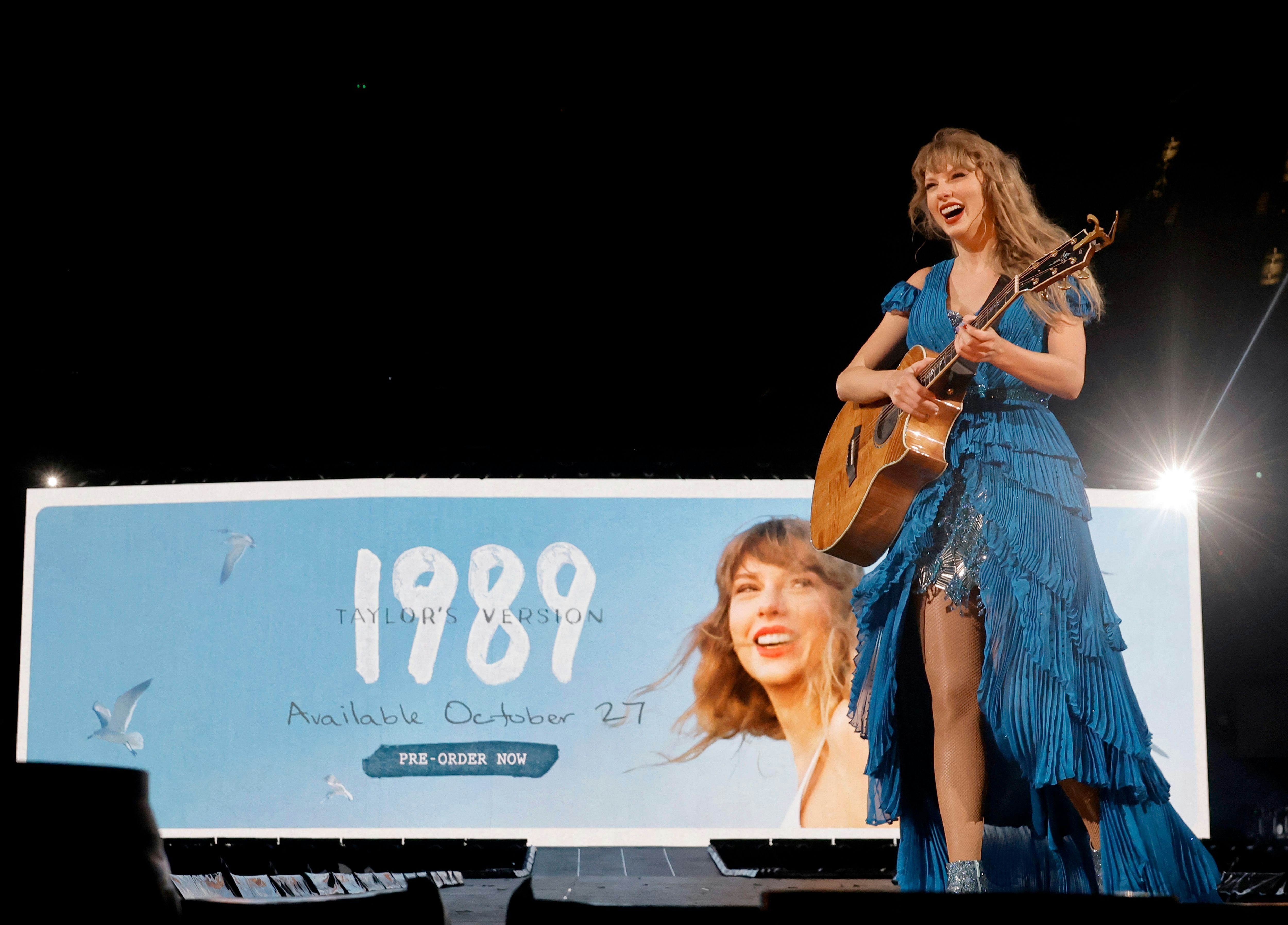 Taylor Swift's '1989 (Taylor's Version)' Deluxe Edition & Merch