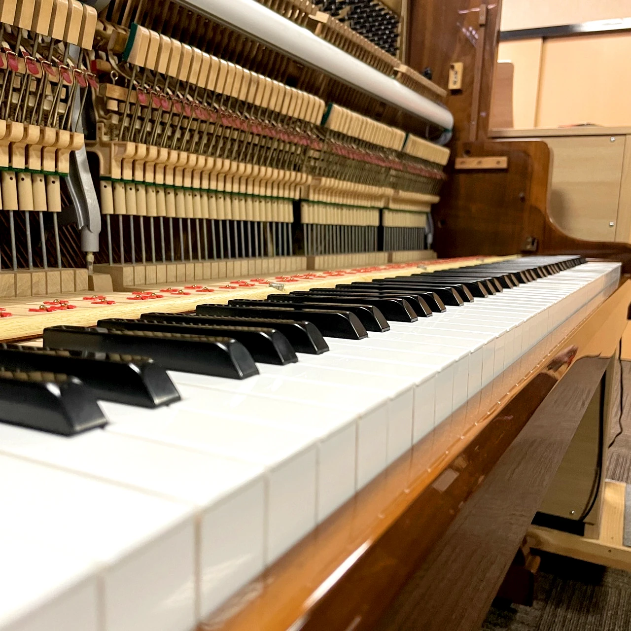 中古ピアノ】KAWAI アップライトピアノ BL-71 1019241 木目(鏡面艶出し