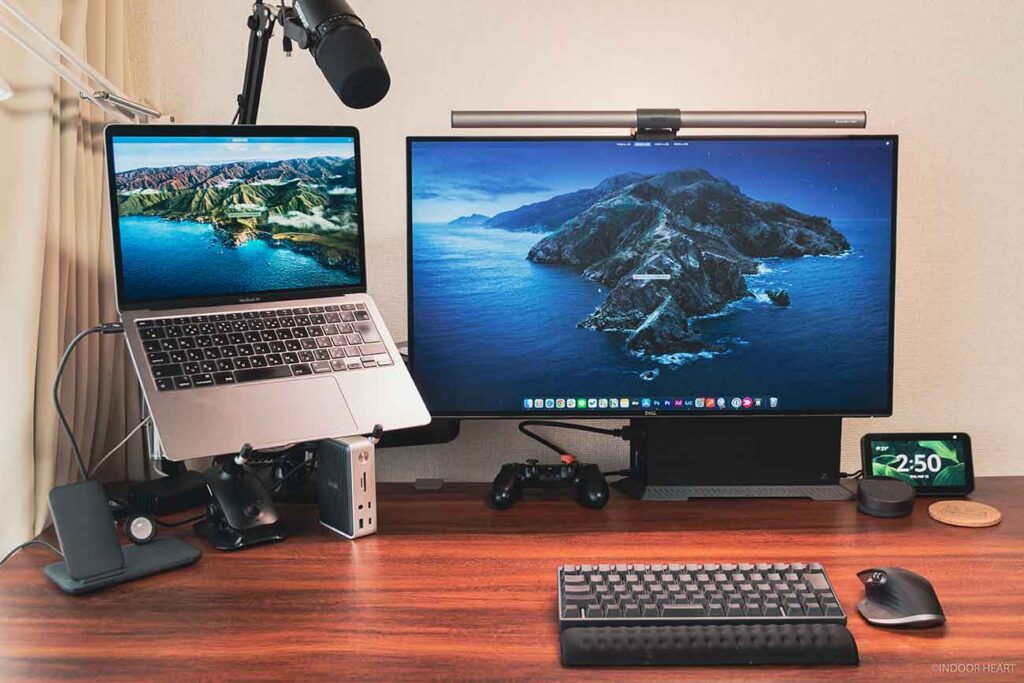 ノートPCを宙に浮かせる。 Amazonベーシック製「ノートPCマウント