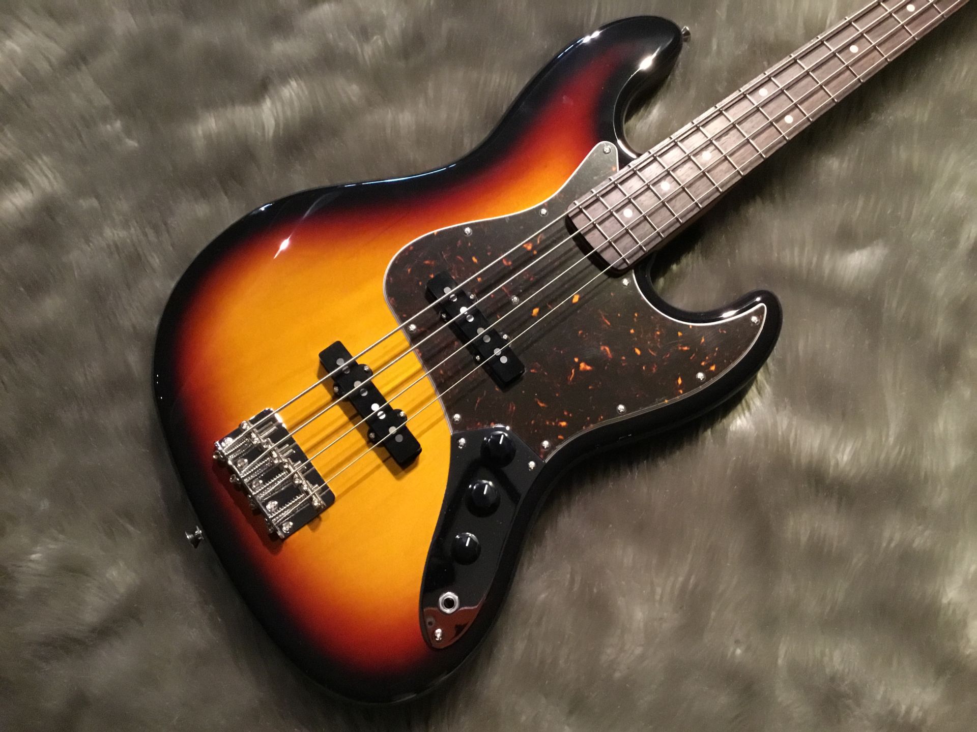 エレキベース】HISTORY – HSシリーズ、CZシリーズ入荷しました！｜島村