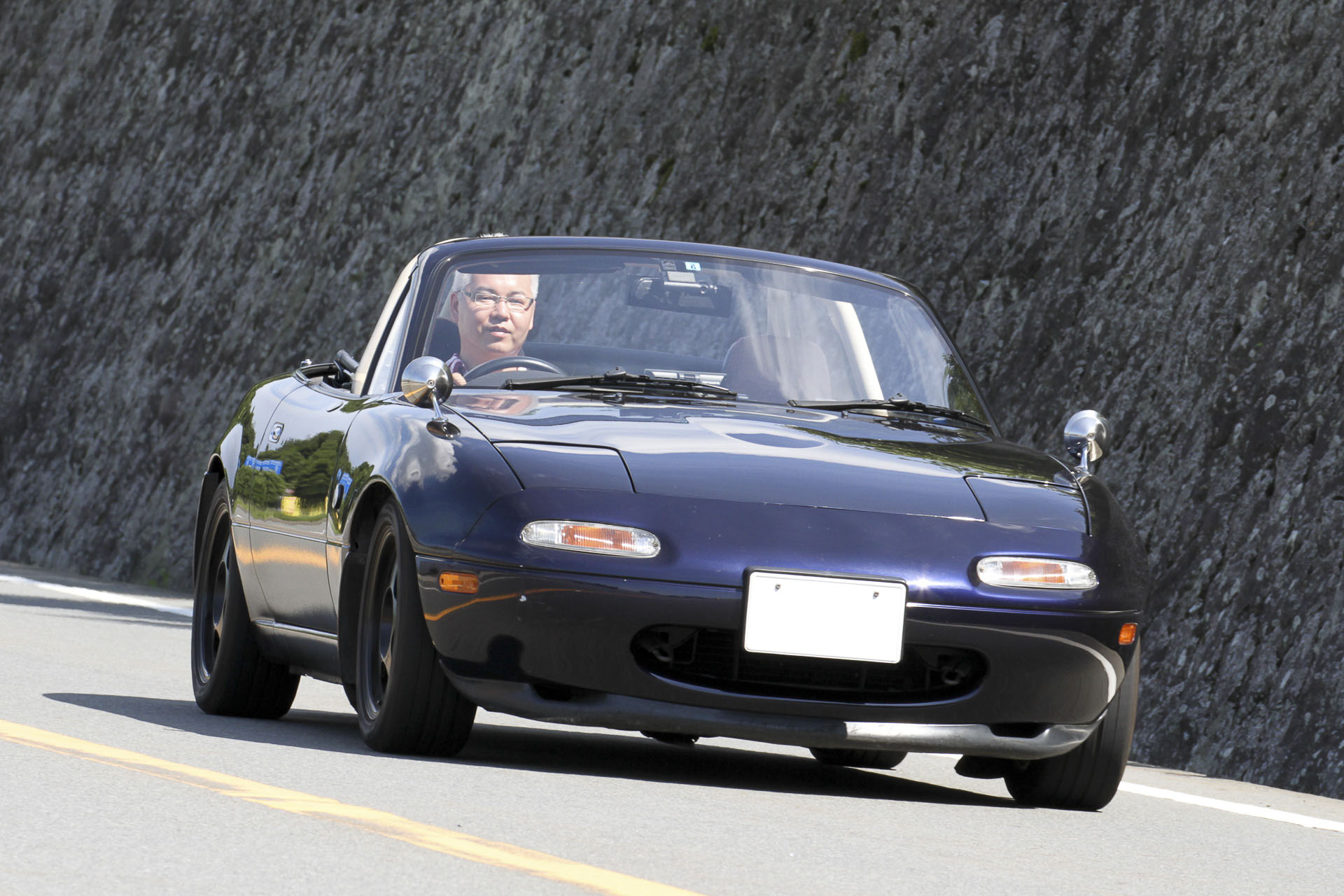 ロードスター復活計画その7】新車から28年、真っ二つに割れた