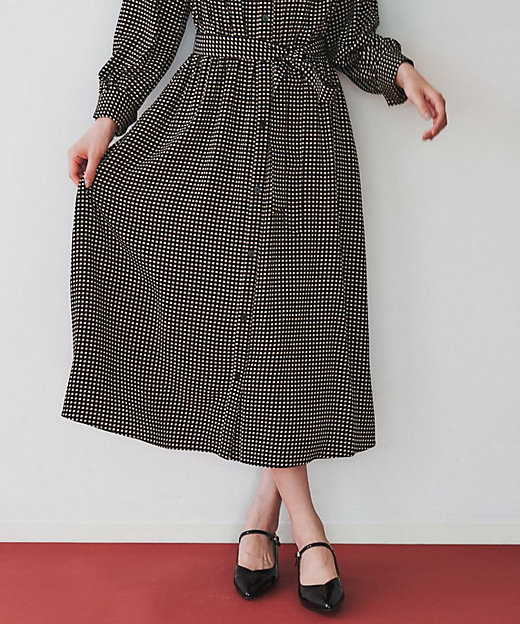 前開きボタン／ウエストゴム／ベルト付】変形ドット柄ワンピース