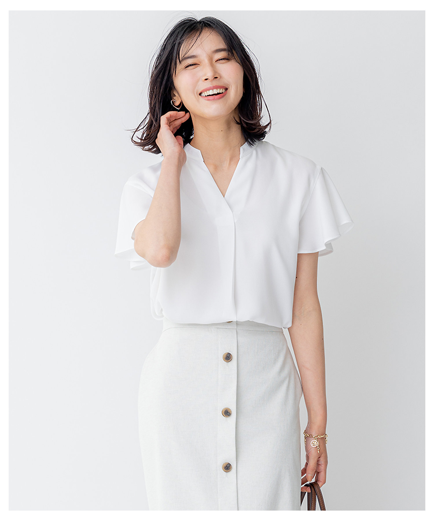 洗える】バックサテンアムンゼン 袖フリル キーネック ブラウス